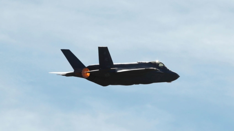 委內瑞拉戰機挑釁美驅逐艦 美派10架F-35赴加勒比海