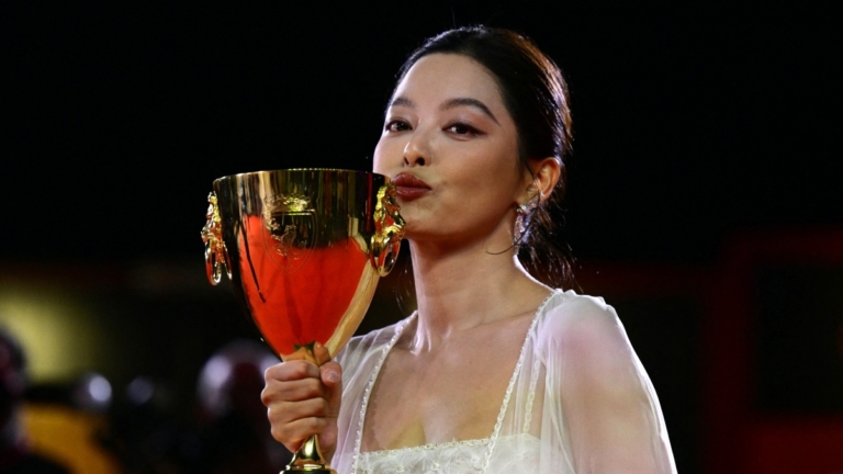 辛芷蕾獲威尼斯電影節影后：我曾遭受很多嘲笑