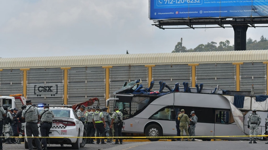 墨西哥列車攔腰撞巴士畫面曝光 場面慘烈至少10死55傷