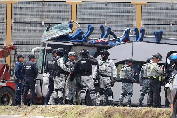 墨西哥列車攔腰撞巴士畫面曝光 場面慘烈至少10死55傷