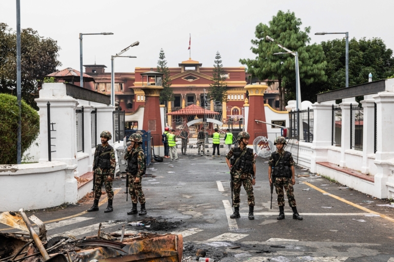 尼泊爾總理跑路 軍方接管首都 民眾盼新政府