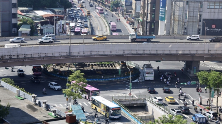 台北公館圓環拆除地下道填平 上班首日行車順暢