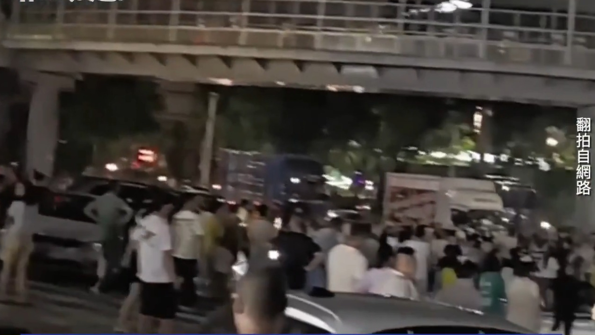 【禁闻】9月15日维权动态 广东佛山业主抗议停车费上涨 阻断交通