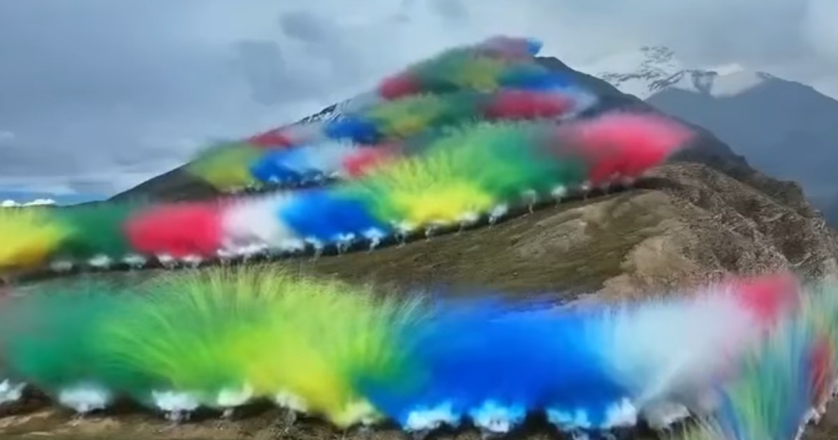 喜马拉雅山放烟火始祖鸟、蔡国强引争议| 中国| 西藏| 日喀则市| 新唐人