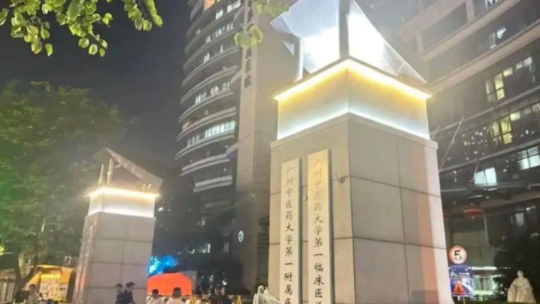 廣州一醫生被患者砍傷 目擊者：凶手反鎖房門行凶