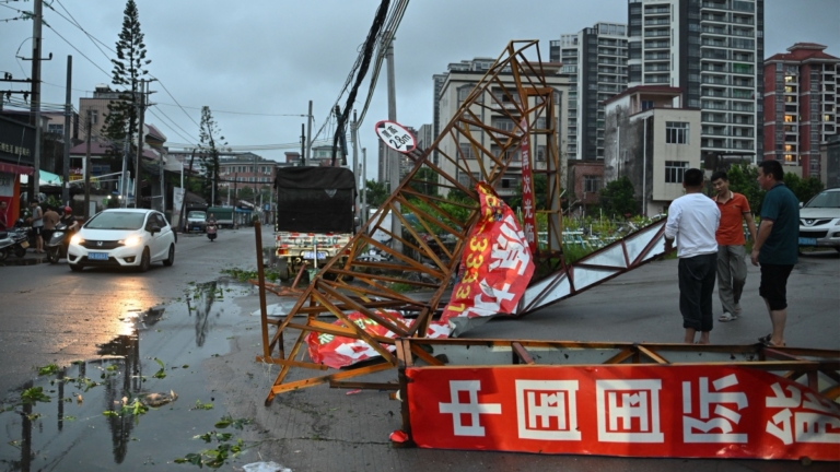 強颱樺加沙登陸廣東沿海 海水沖破香港酒店大門