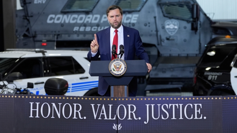 萬斯北卡演講呼籲放下仇恨 安全社區是繁榮基石