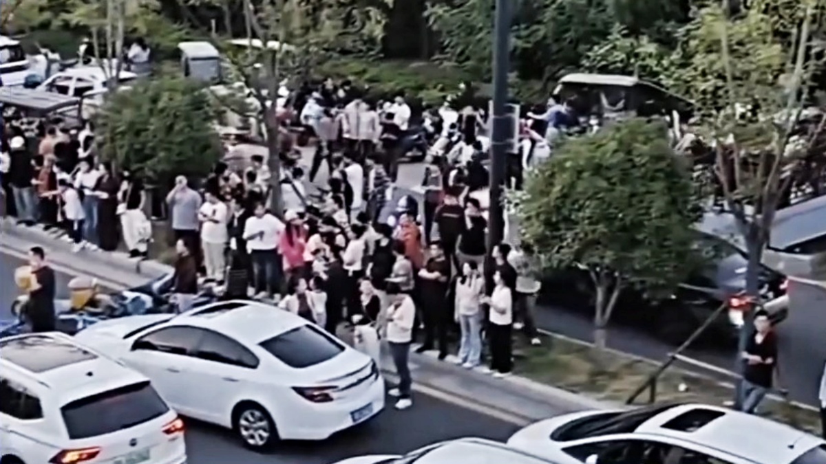 【禁闻】9月26日维权动态 河南开封政府关停夜市 摊贩堵路抗议