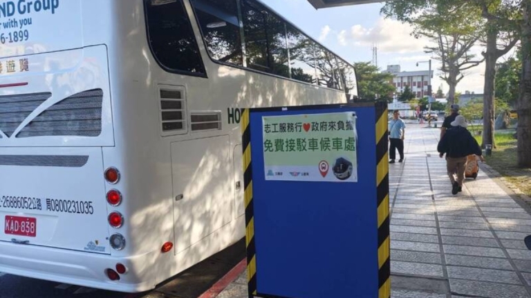 花蓮光復志工往返車站 公路局每日6輛免費接駁車