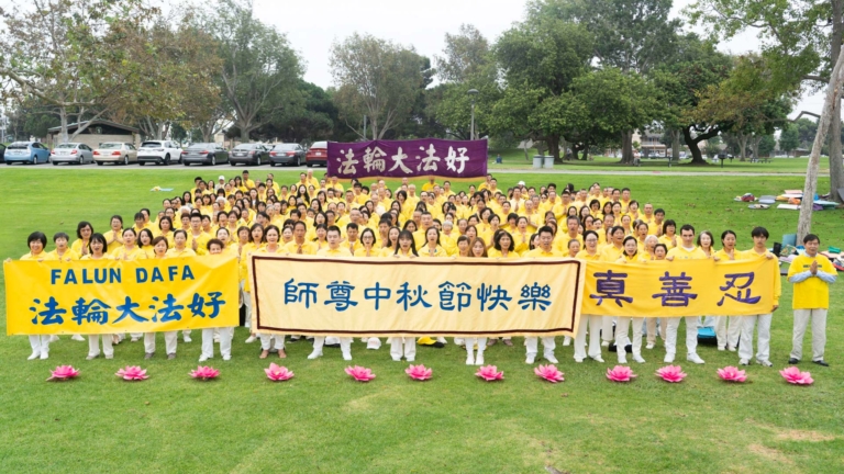 法輪功學員恭賀李洪志師父中秋節快樂