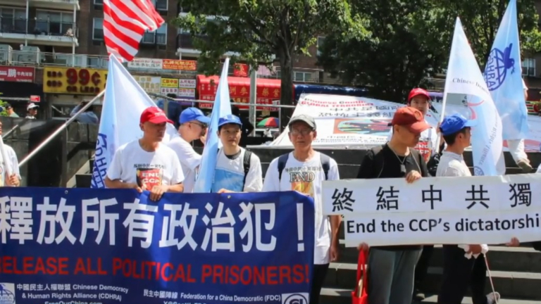 中共滲透海外 費城親共僑團升血旗 各界抵制