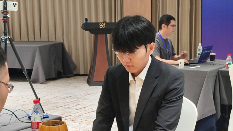 申真諝躋身「爛柯盃」四強 現場施工干擾棋手引關注