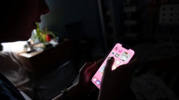 市府诉多家社媒 设上瘾机制害惨青少年