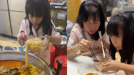 意想不到！女儿吃父母摆摊剩余食物走红（视频）