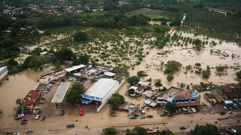 豪雨肆虐 墨西哥洪患至少37人死亡 數千軍人救災