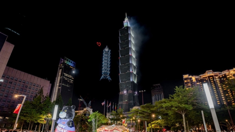 101國慶展演寫新篇章 500架無人機拼出台灣之光