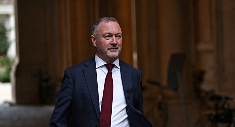 英政府持續受壓 中共間諜案撤而不休
