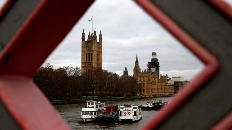 軍情五處警告 英國議員正成為中俄間諜目標