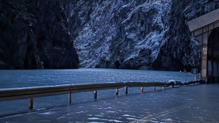 太魯閣燕子口堰塞湖水距壩頂2.94米 怕又下大雨