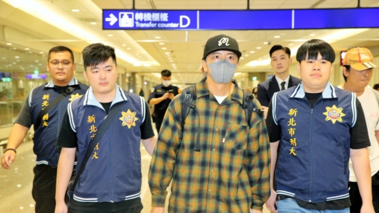 涉閃兵案 坤達今晨低調返台 未上手銬