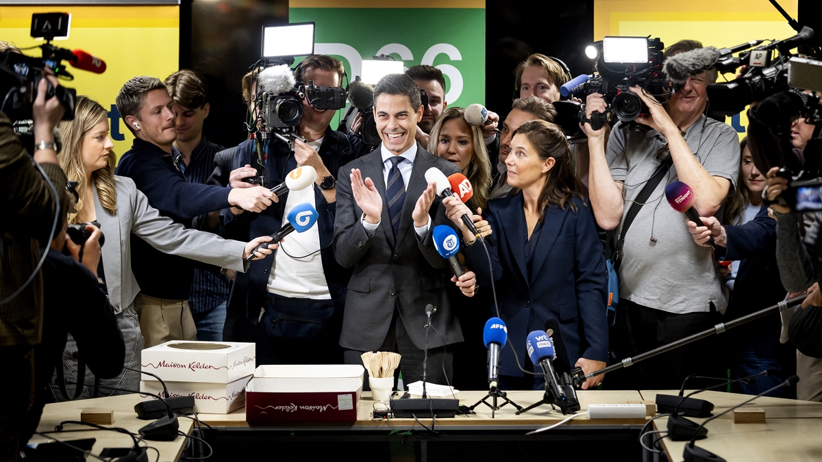 荷蘭大選競爭激烈 中間派和右翼政黨難分仲伯