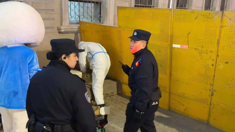 「大白」再現街頭 中共禁過萬聖節多地抓人