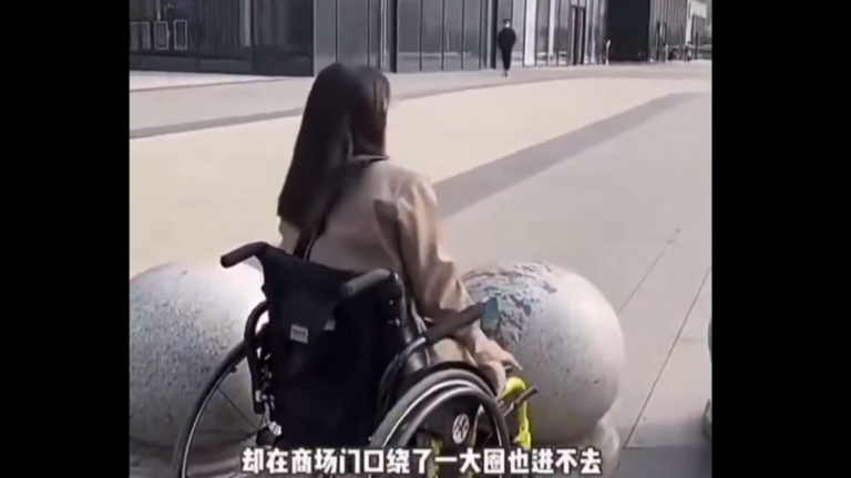 鄭智化「連滾帶爬」風波續燒 陸輪椅女秀親身體驗（視頻）