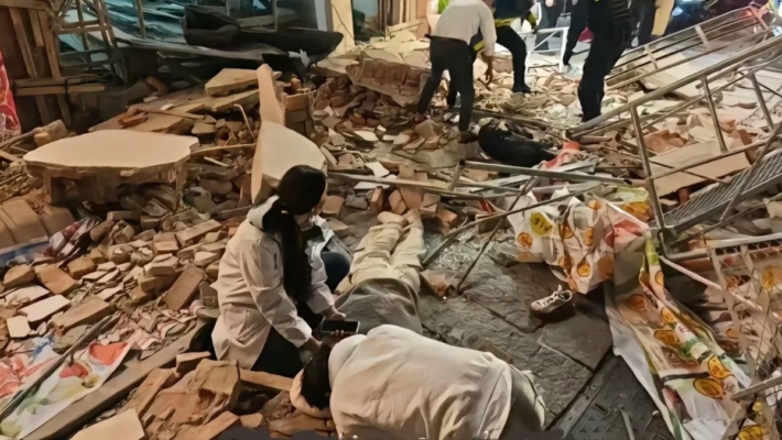 長沙網紅街牆體倒塌 女友身亡 男孩哭慘（視頻）