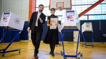 马姆达尼携妻投票 库默重申打造更安全纽约市