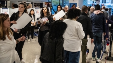 纽约市长选举热度空前 投票破百万新高