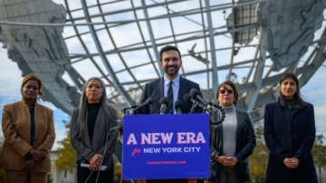 选战民主党大胜 专家：美国不会走向共产路线