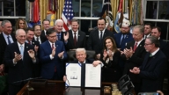 终结美史最长政府停摆 川普签署妥协拨款法案