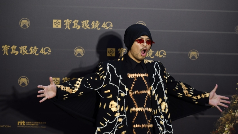 捲謝侑芯命案 黃明志獲保釋離開警局 暴瘦露面