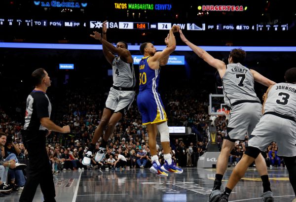 NBA：庫里連砍45+分 率勇士「雙殺」馬刺