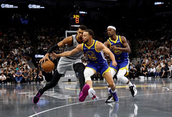 NBA：庫里連砍45+分 率勇士「雙殺」馬刺
