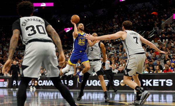 NBA：庫里連砍45+分 率勇士「雙殺」馬刺