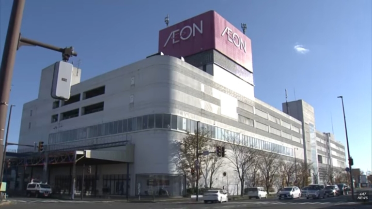 熊闖日本秋田商場 打斷顧客用餐急避難