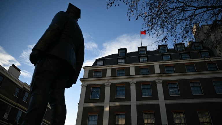 英軍情五處警告 兩名女共諜 滲透政界招募議員