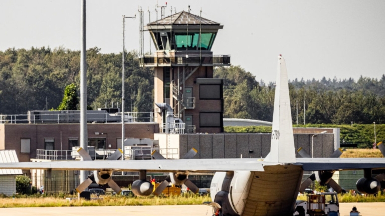 無人機現蹤 荷蘭空軍試圖擊落 機場航班一度暫停