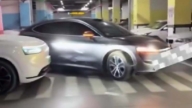 不認自家人 兩輛華為車自動泊車多次互撞（視頻）