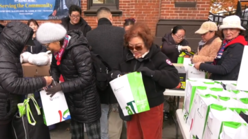 庆祝火鸡泡菜日 纽约州议员发火鸡 与民同乐