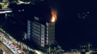 公寓楼五级大火燃烧之际 香港一中学后山再起火