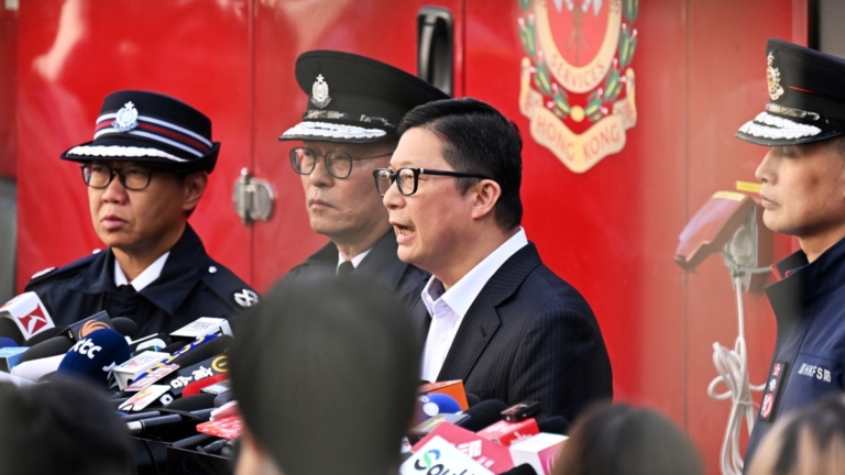 【短訊】香港宏福苑大火增至128死 約200人情况未明