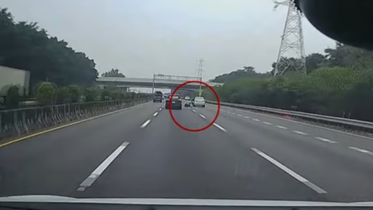 被丟包？國道汽車上掉出一個人 一旁車輛迅速閃躲