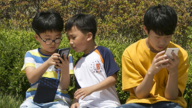 研究：12歲就擁有手機的孩子 更容易抑鬱和肥胖