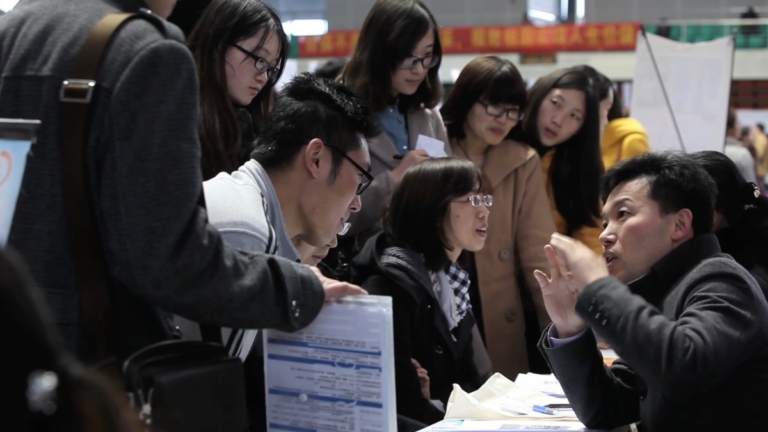 中國經濟蕭條 應屆大學畢業生就業難