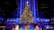 洛克菲勒中心聖誕樹點燈 冬夜綻放節日光芒