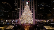 紐約洛克菲勒聖誕樹點燈 五萬燈海點亮冬夜