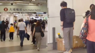 香港大埔地铁站现感人一幕 港人高素质再获赞（视频）