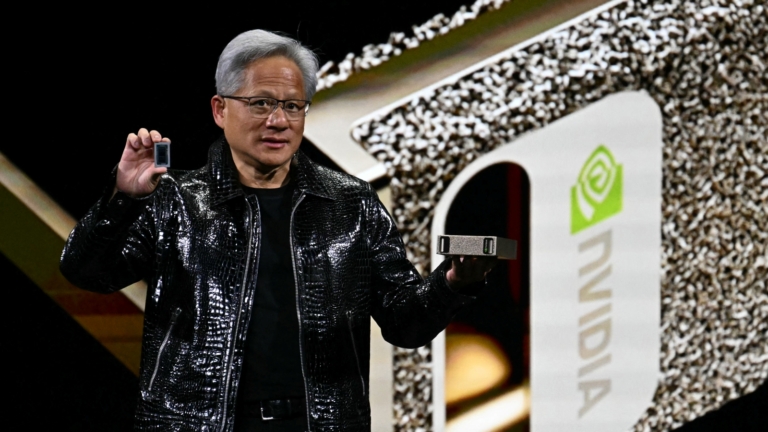 美國允許英偉達對華出售H200芯片 學者分析利弊